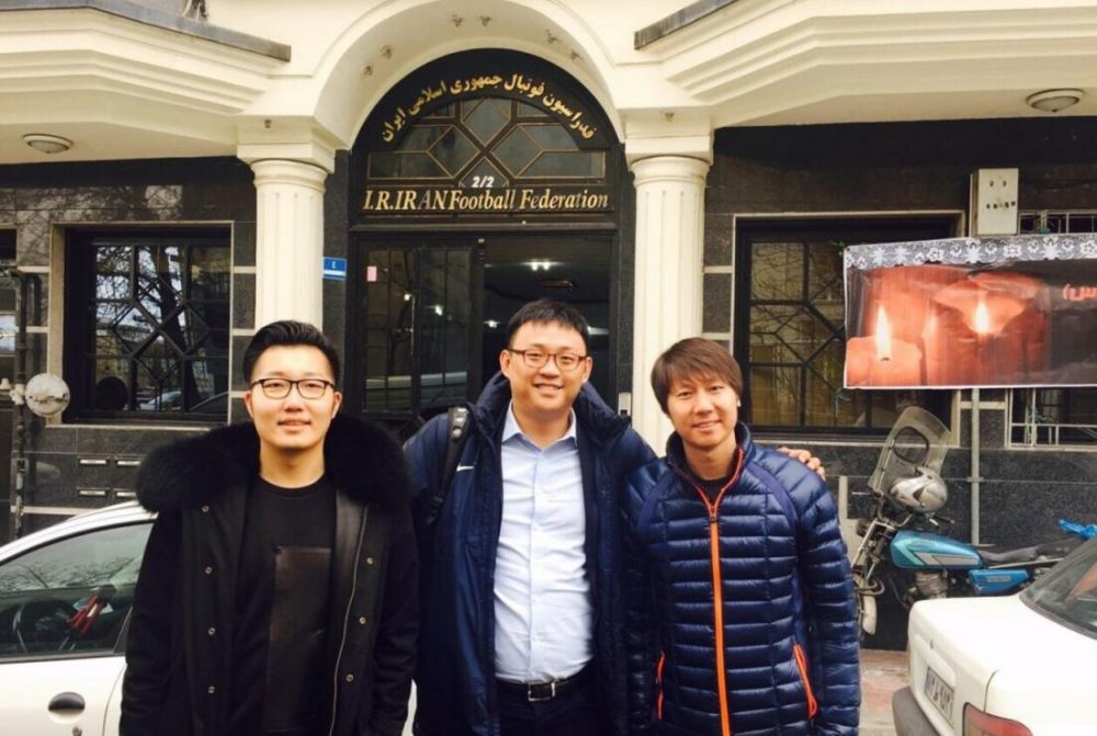 杨华忠第一个撸起了袖子，杨华洲他们全围拢了过来。